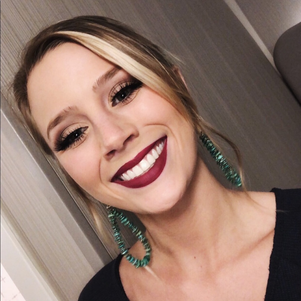 Meet your Posher, Kacie